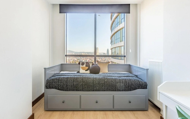 Charming Flat With Gorgeous City View in Atasehir