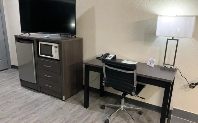 Crescent Park Motel & Suites