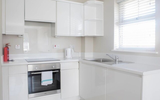 Bright 1 Bedroom Home in West London W/parking!