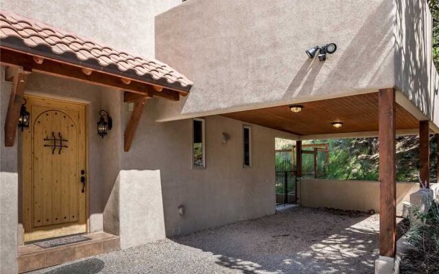 Adobe Mountain Views - Four Bedroom Cabin with Hot Tub