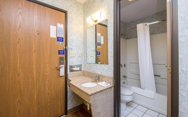 Motel 6 Cedar Rapids, IA - Airport