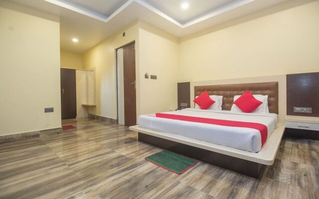 OYO 28105 Hotel Blue Sapphire