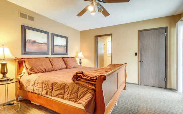 Deck & Boat Dock: Lakefront Getaway in Camdenton