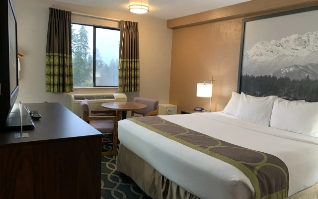Super 8 by Wyndham Port Angeles at Olympic National Park Hotel