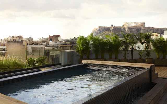 Skylark, Aluma Hotel & Resort