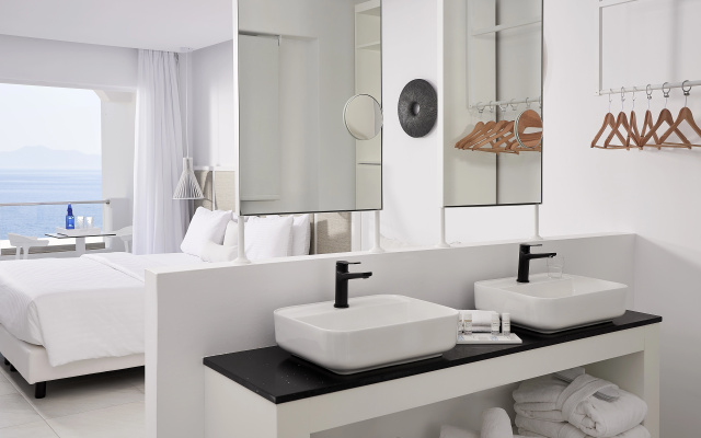 Dimitra Beach Hotel & Suites