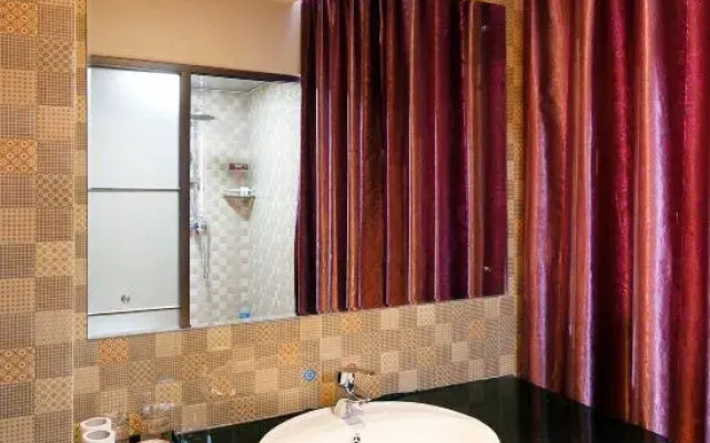 Red Ant Theme Hotel (Xinxianghe Normal University Wanda Branch)