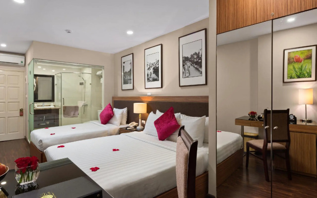 Golden Moon Suite Hotel