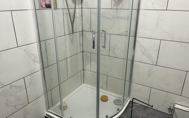 Newly Refurbished 1-bed Apartment in Croydon Se25