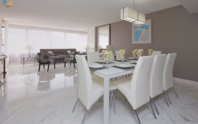 Alexander 1119 2 Bedroom Apts by RedAwning