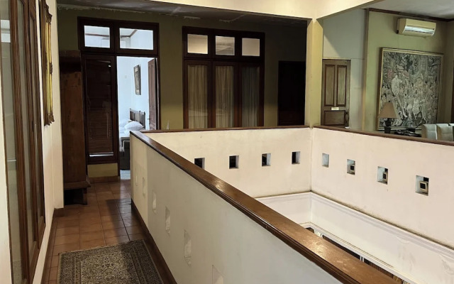 R Residence Jakarta