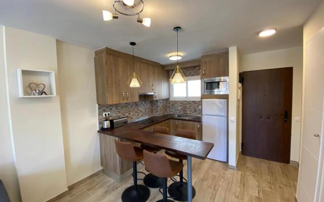 Modern 1 Bedroom Seaside Apartment with Pool