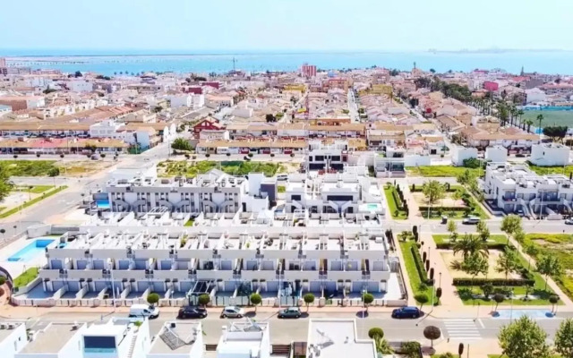 Luxury Apartment - Rooftop Terrace, Pool & nearby beach