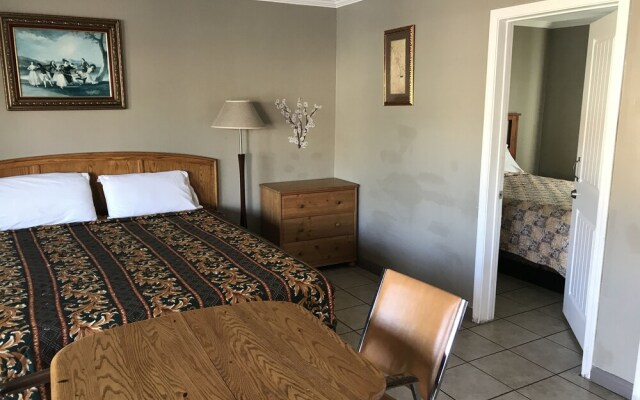 Sunshine Village Motel