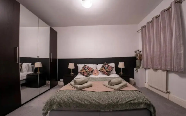 Apartment-sleeps4-parking-balcony