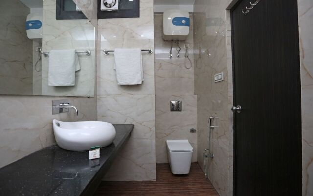 OYO 27864 Hotel Samrat