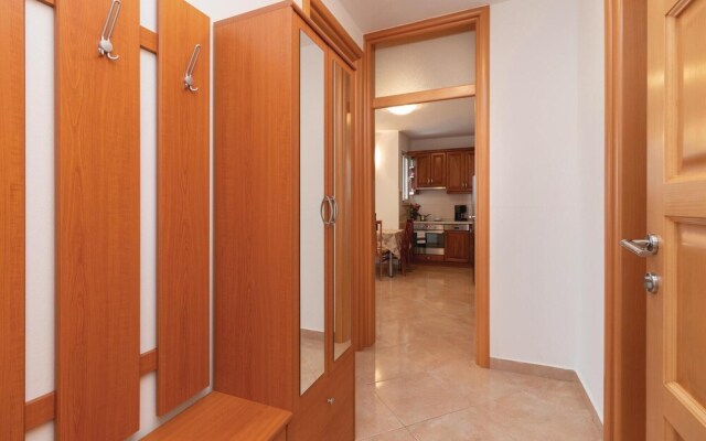 Amazing Home in Zdrelac With Wifi and 6 Bedrooms