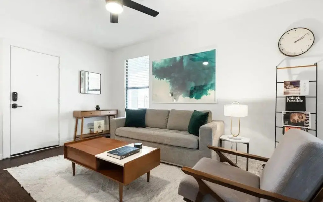 Lovely Montrose Suites by Sonder