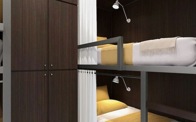 Bond Boutique Capsule Hotel at Bugis - Hostel