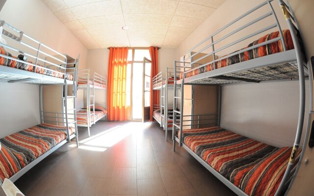 Albergue Zaragoza Hostel