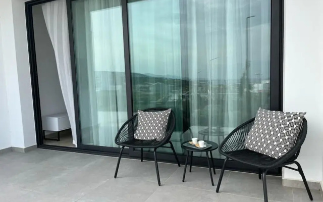 Lovely and Stylish Apartment With Calming Garden View
