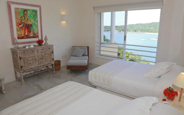 Villas Carey Condo