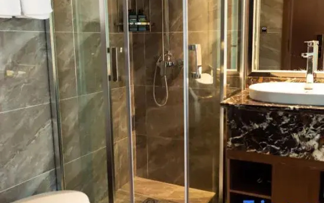 Chongqing Jingrunxin Business Hotel (Shengquansi Subway Station Wanda Plaza)