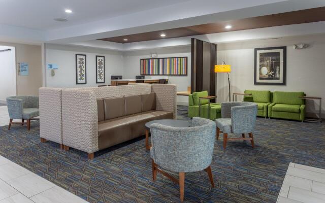 Holiday Inn Express Indianapolis - Southeast by IHG