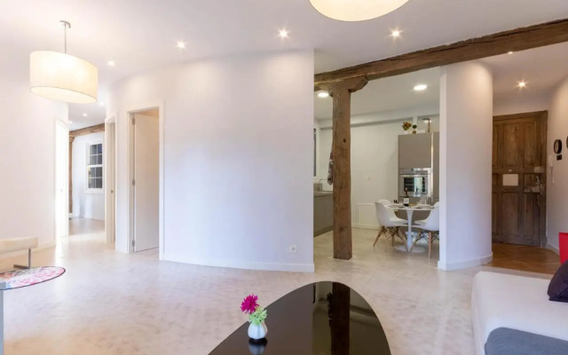Acogedor, de Diseño Moderno en Zona Antigua