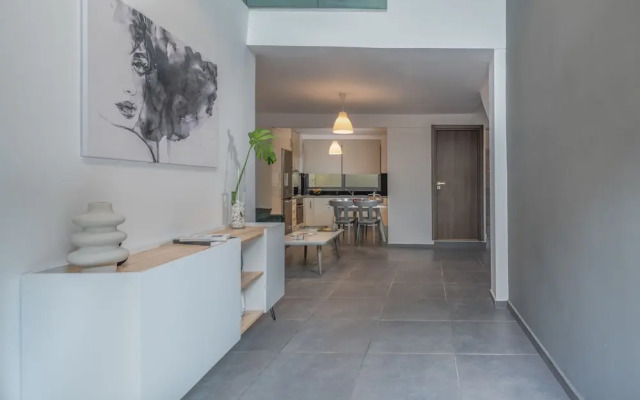 Zen Central Luxury Apartment