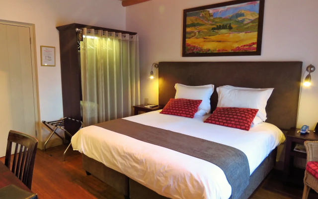 Oakhurst Hotel