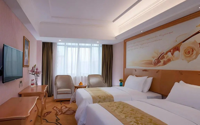 Vienna Hotel (Huizhou Zhongkai High-speed Railway Station Green Fairy Tale Branch)