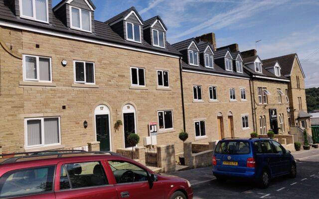 Fantastic Bradford Townhouse 6 bedrooms