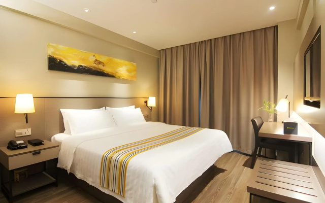 Home Inn Plus (Beijing Changping Government Street Metro Station)