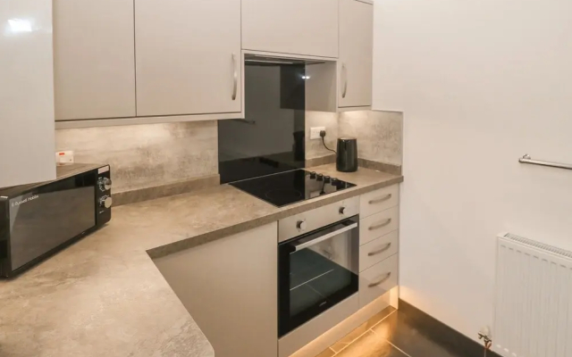 Tyddyn Sianel - Derw