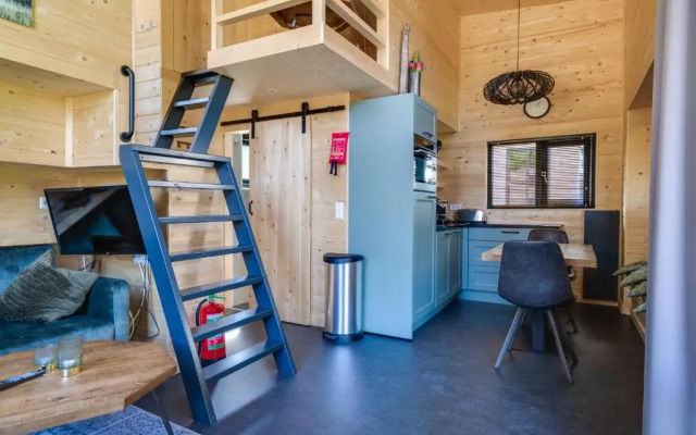 Fraai Tiny House aan het veluwemeer met uitzicht & veranda