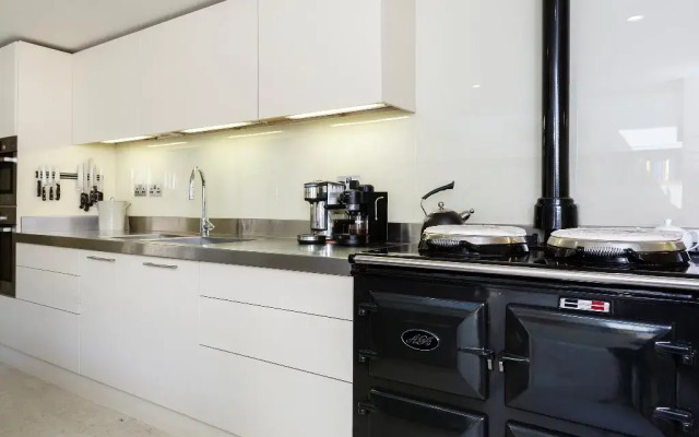 Veeve  5 Bed House Burghley Road Tufnell Park