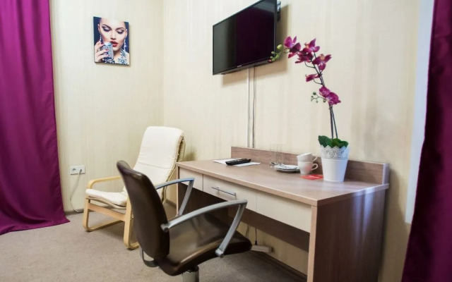 Retro Hotel Street Flash