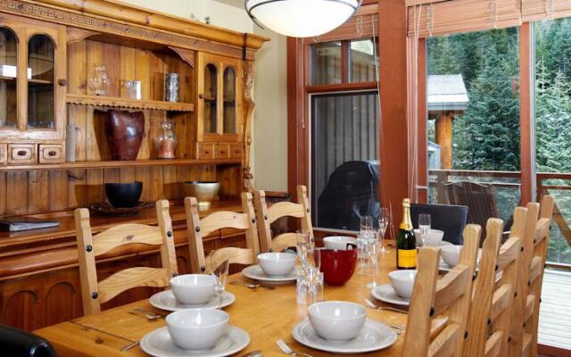 Aloha Whistler Accommodations - Creekside