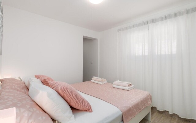 Beautiful Home in Lukovo Sugarje With Wifi and 2 Bedrooms