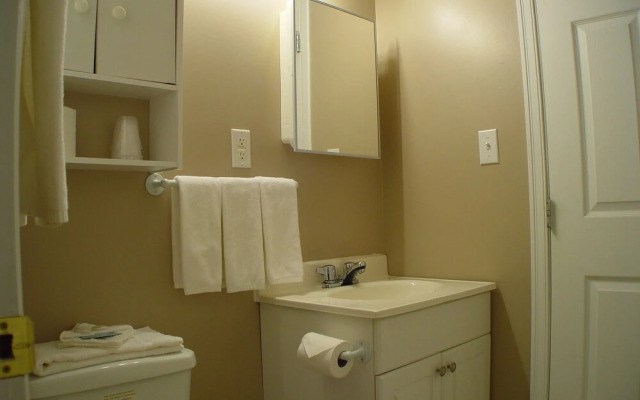 Holiday Motel & RV Resort