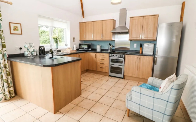 Dinas Farmhouse Annex