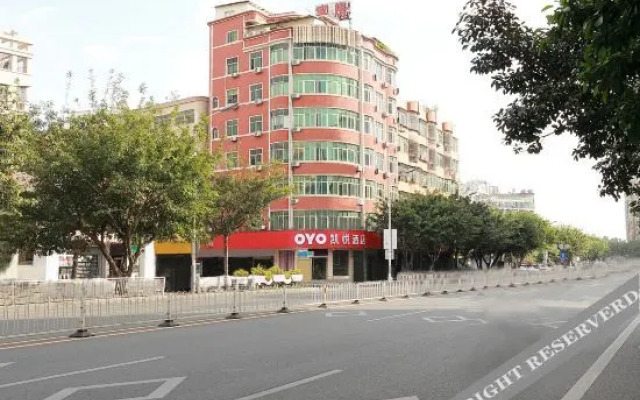 Hyatt Regency Hotel (Houhua Night Market)