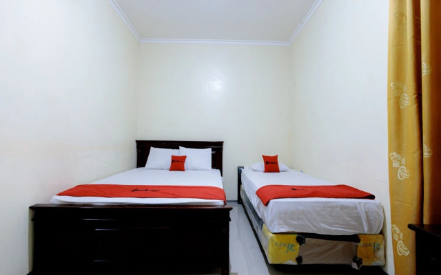 RedDoorz Syariah @ Delta Sari Aloha Waru