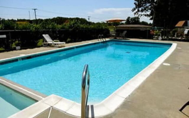 Whispering Pines by Hotel O Whitestone VA