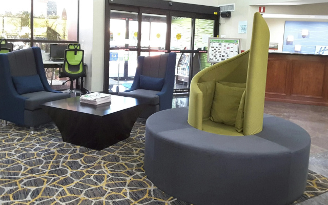 Holiday Inn Express Hotel & Suites by IHG
