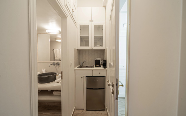 Aqua Luxury Suites