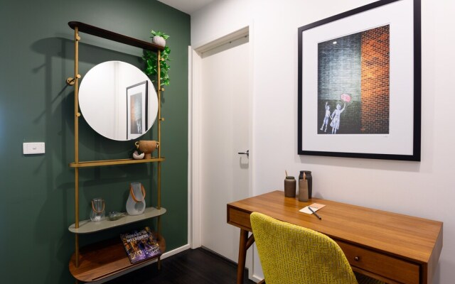 OLIVER Laneway Art, Fed Square & Top Restaurants