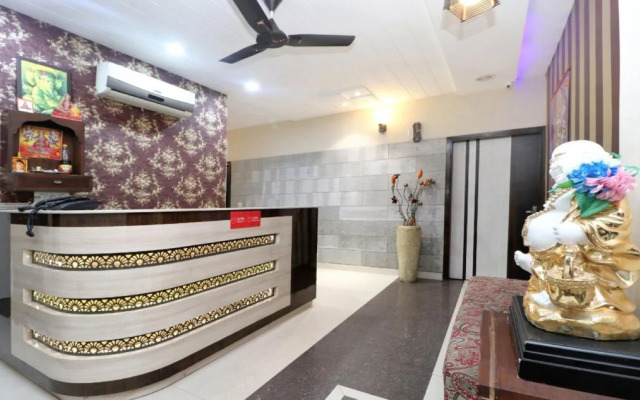 Hotel C M Plaza By OYO Rooms