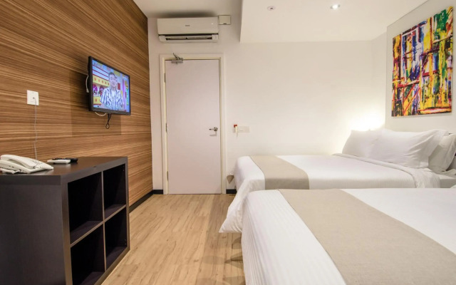 12FLY Hotel